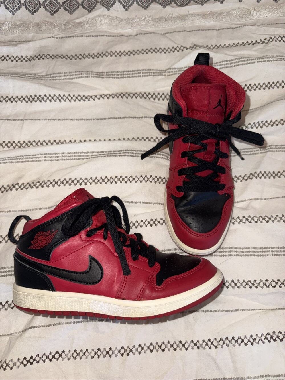 Nike Jordan 1 Mid Reverse Bred Basketball Sneaker Shoe High-Top Size 1